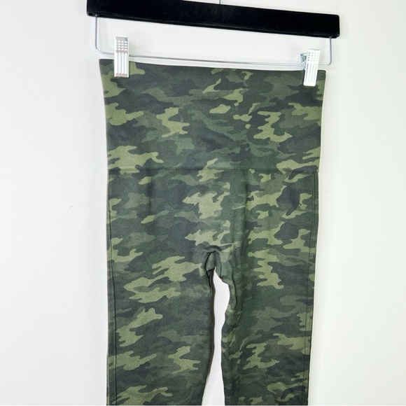 Spanx Revolve Look at Me Now Seamless Leggings Shaping Tights Green Camo Size S - Picture 7 of 9